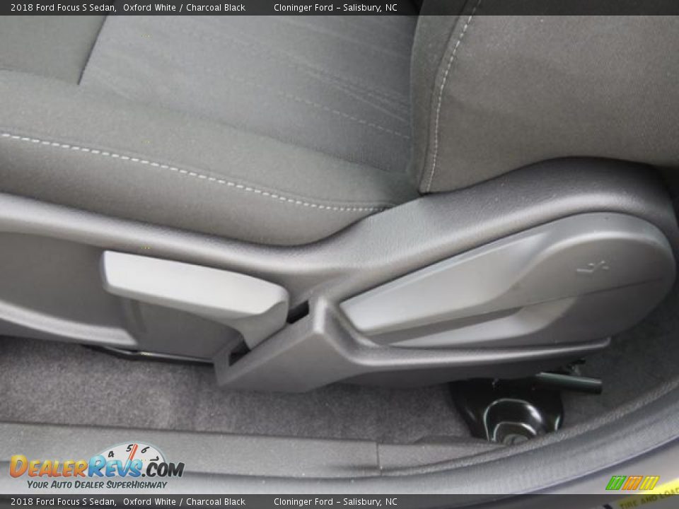 2018 Ford Focus S Sedan Oxford White / Charcoal Black Photo #8