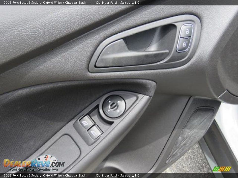 2018 Ford Focus S Sedan Oxford White / Charcoal Black Photo #9