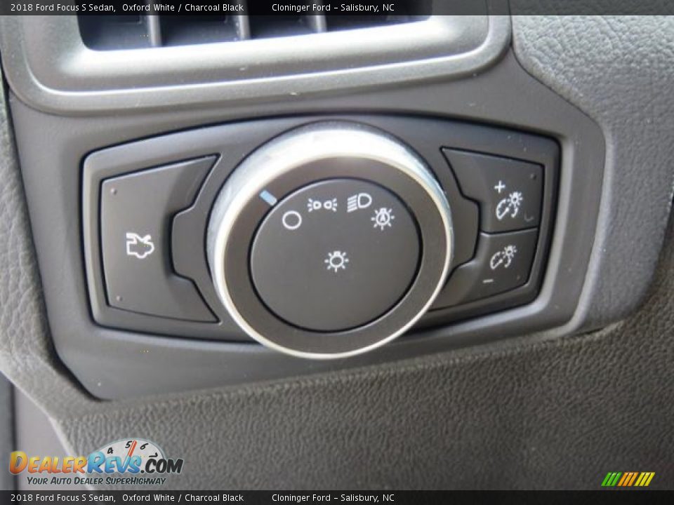 2018 Ford Focus S Sedan Oxford White / Charcoal Black Photo #19