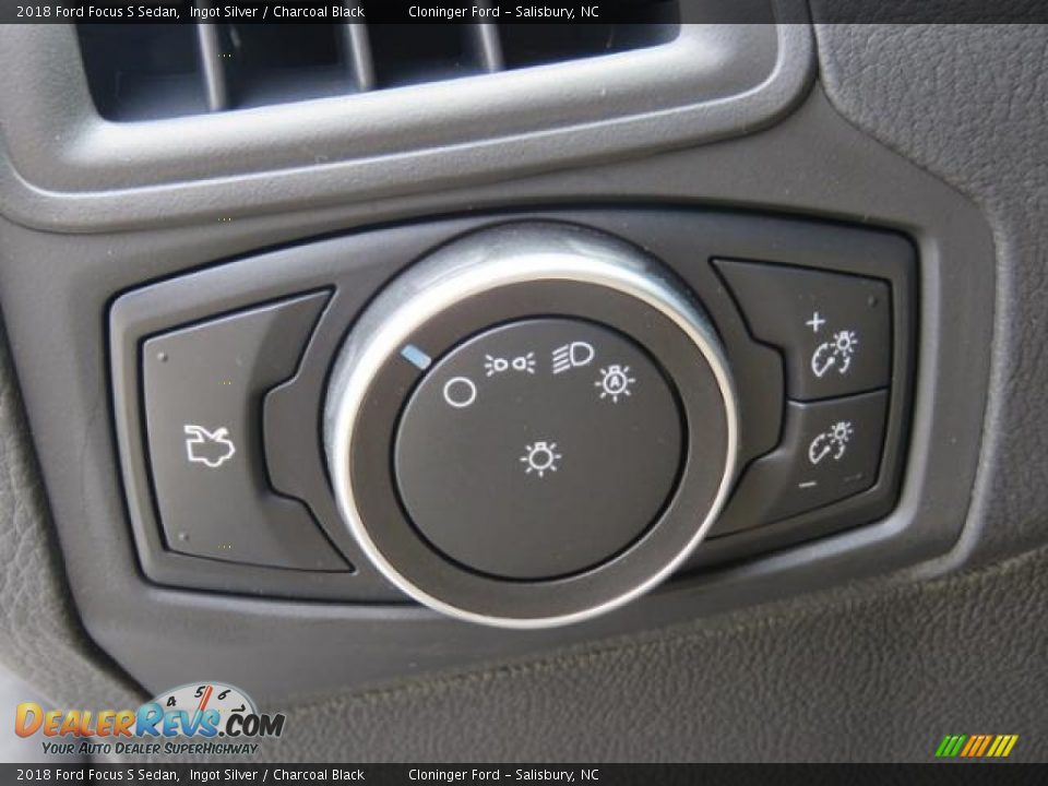 Controls of 2018 Ford Focus S Sedan Photo #19