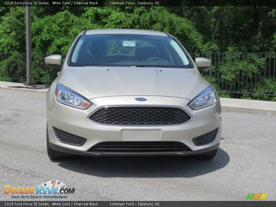 2018 Ford Focus SE Sedan White Gold / Charcoal Black Photo #2