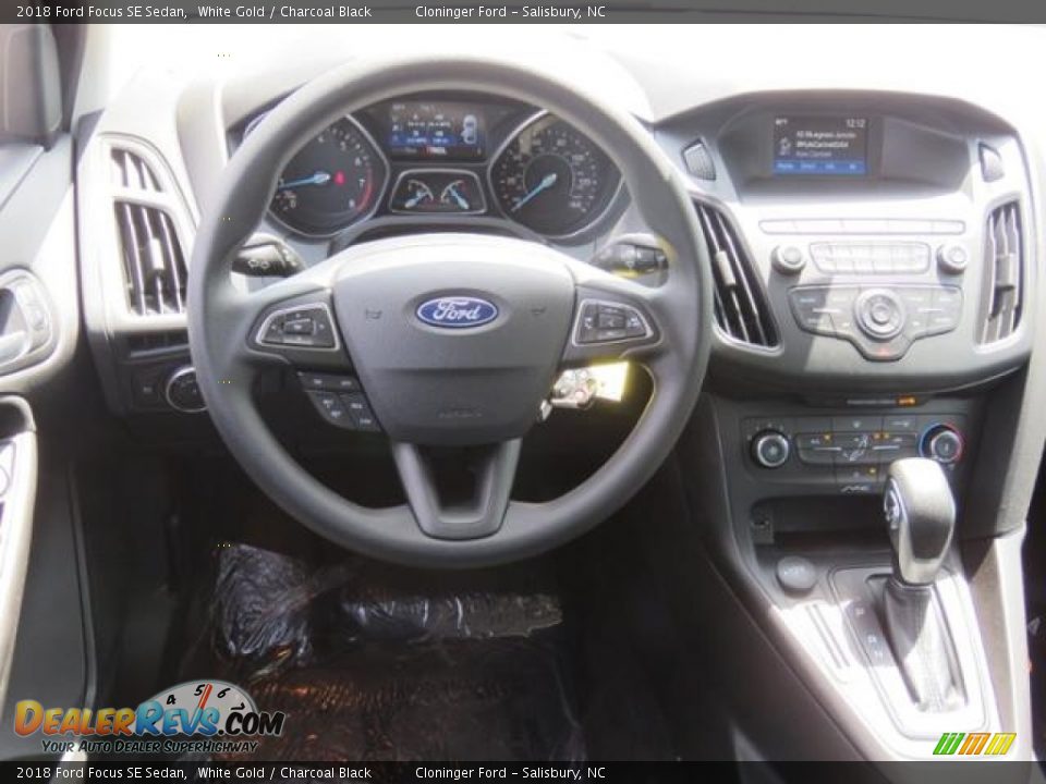 2018 Ford Focus SE Sedan White Gold / Charcoal Black Photo #4