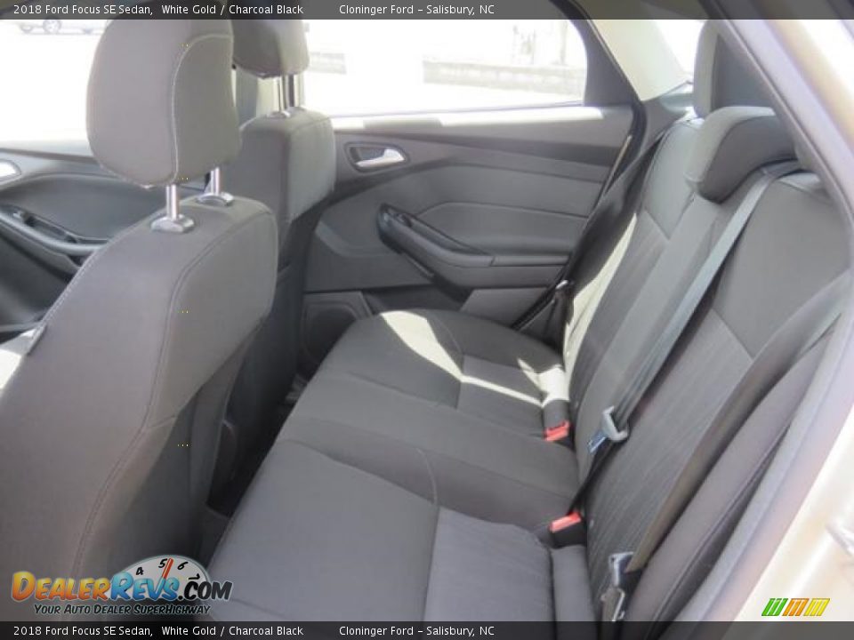 2018 Ford Focus SE Sedan White Gold / Charcoal Black Photo #5