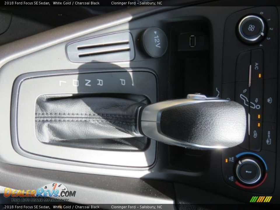 2018 Ford Focus SE Sedan White Gold / Charcoal Black Photo #14