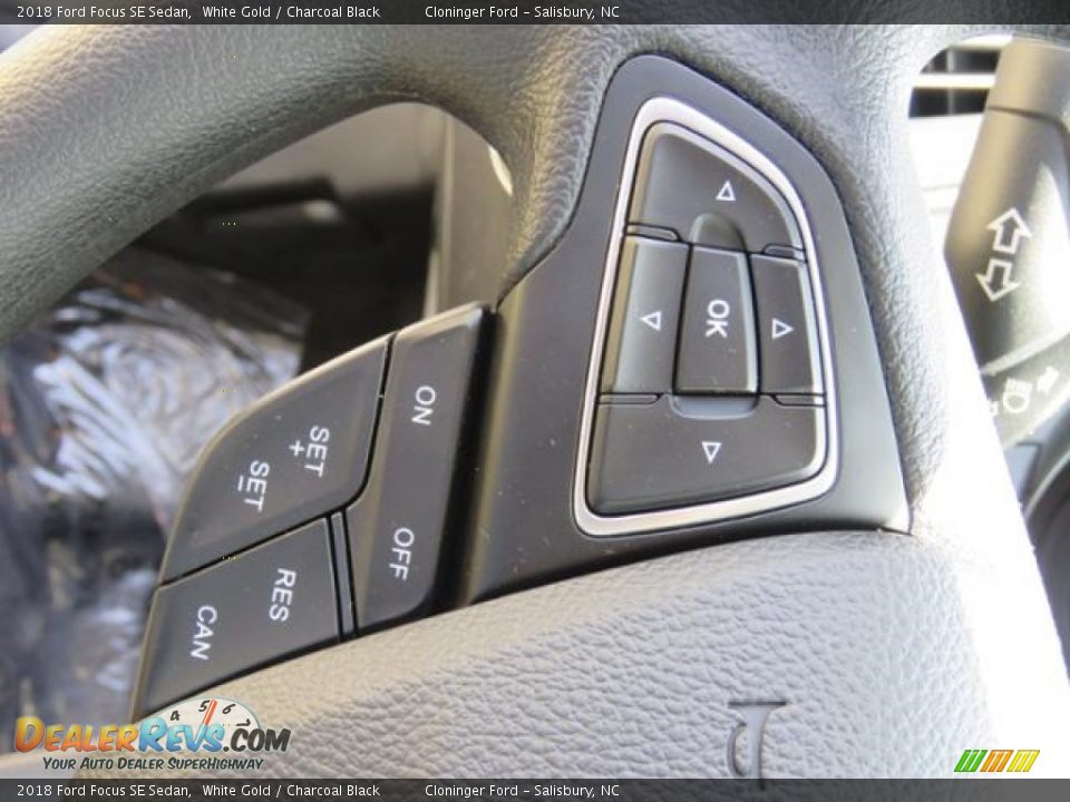 2018 Ford Focus SE Sedan White Gold / Charcoal Black Photo #15