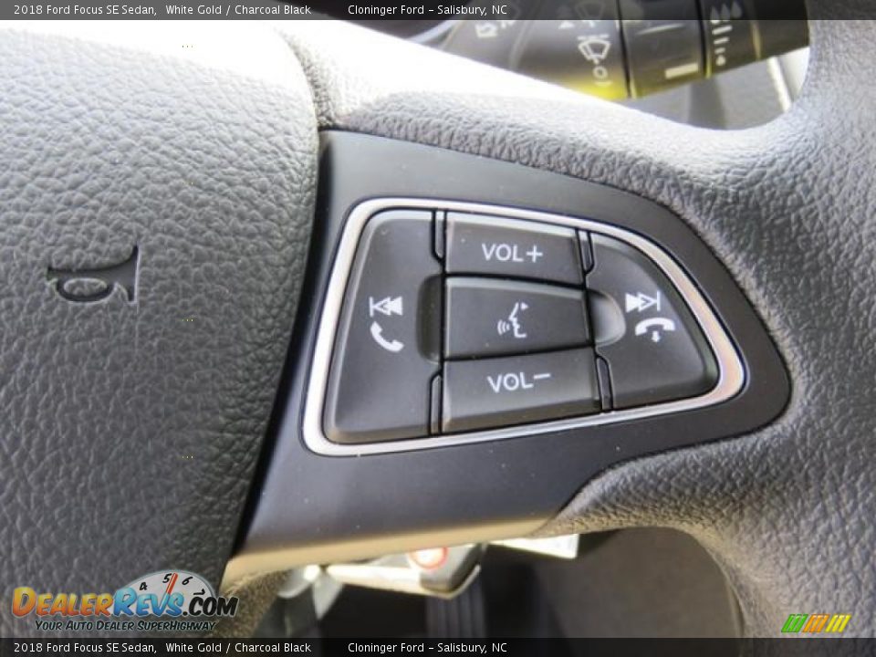 2018 Ford Focus SE Sedan White Gold / Charcoal Black Photo #16