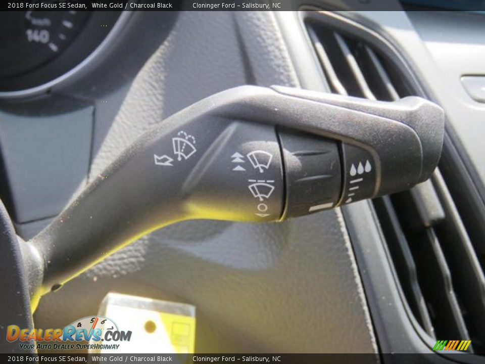 2018 Ford Focus SE Sedan White Gold / Charcoal Black Photo #18