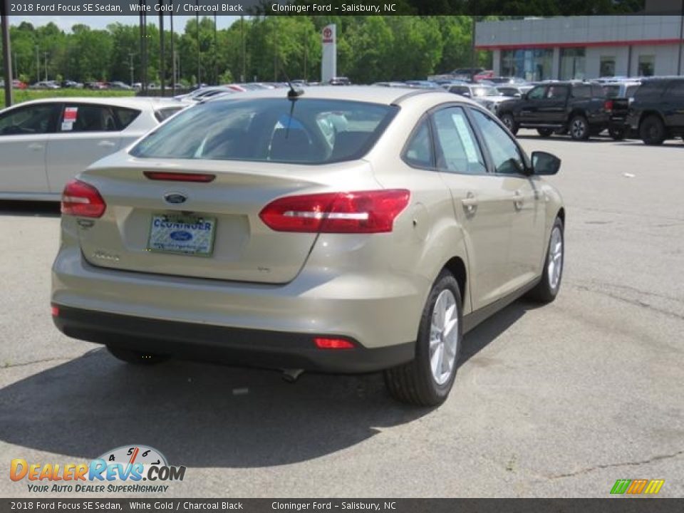 2018 Ford Focus SE Sedan White Gold / Charcoal Black Photo #21