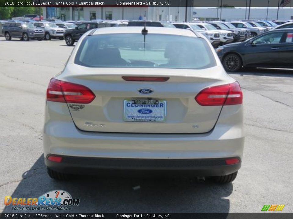 2018 Ford Focus SE Sedan White Gold / Charcoal Black Photo #22