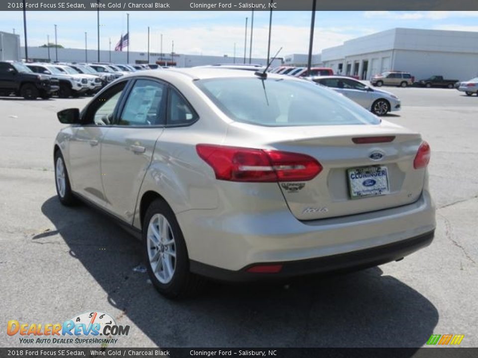 2018 Ford Focus SE Sedan White Gold / Charcoal Black Photo #23