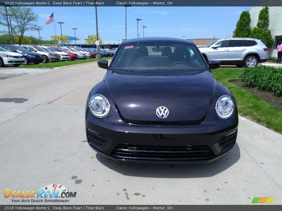 2018 Volkswagen Beetle S Deep Black Pearl / Titan Black Photo #1