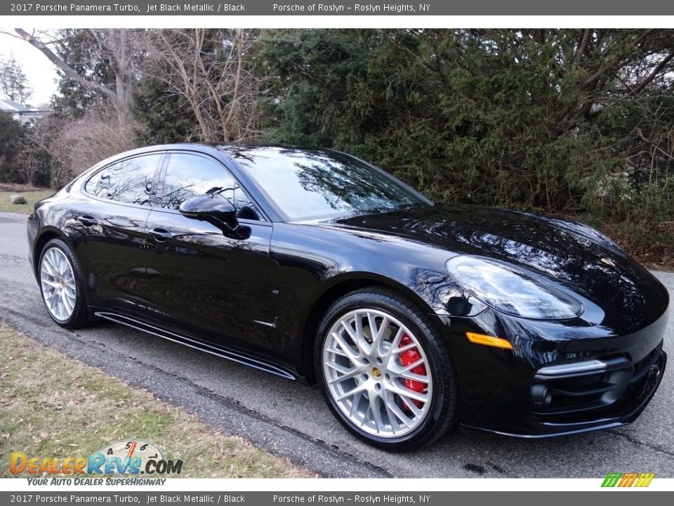 Front 3/4 View of 2017 Porsche Panamera Turbo Photo #8
