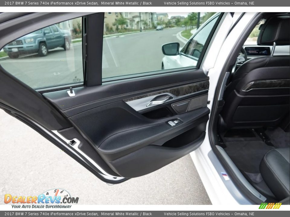 Door Panel of 2017 BMW 7 Series 740e iPerformance xDrive Sedan Photo #15