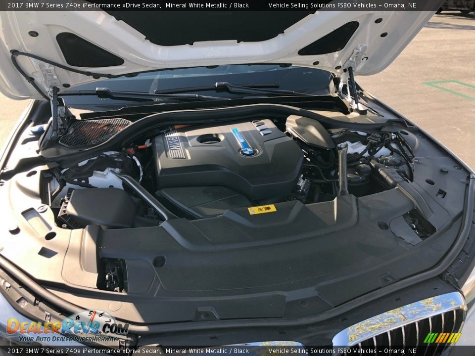 2017 BMW 7 Series 740e iPerformance xDrive Sedan 2.0 Liter e DI TwinPower Turbocharged DOHC 16-Valve VVT 4 Cylinder Gasoline/Electric Hybrid Engine Photo #17