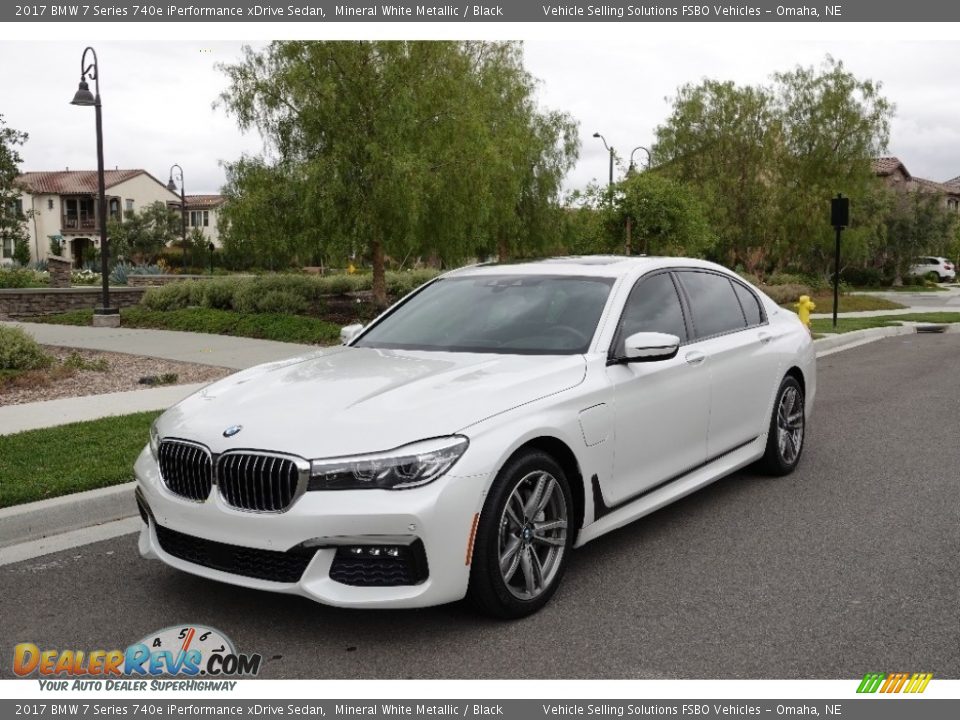 Front 3/4 View of 2017 BMW 7 Series 740e iPerformance xDrive Sedan Photo #25