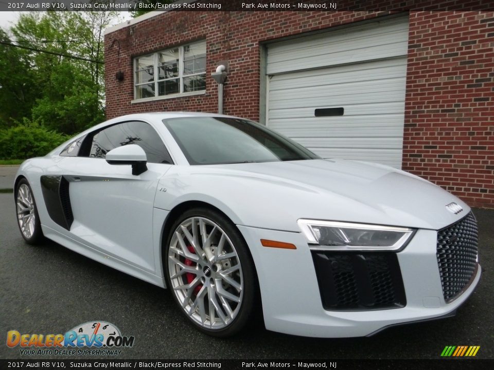 Front 3/4 View of 2017 Audi R8 V10 Photo #7