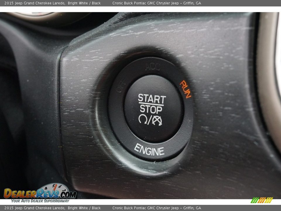 2015 Jeep Grand Cherokee Laredo Bright White / Black Photo #8