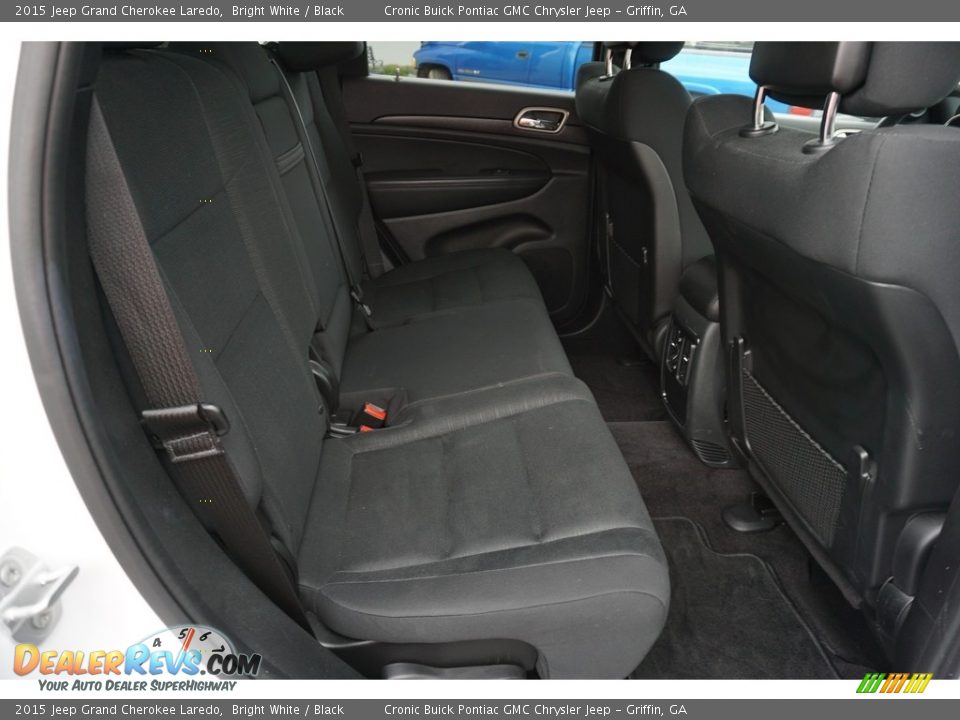 2015 Jeep Grand Cherokee Laredo Bright White / Black Photo #16