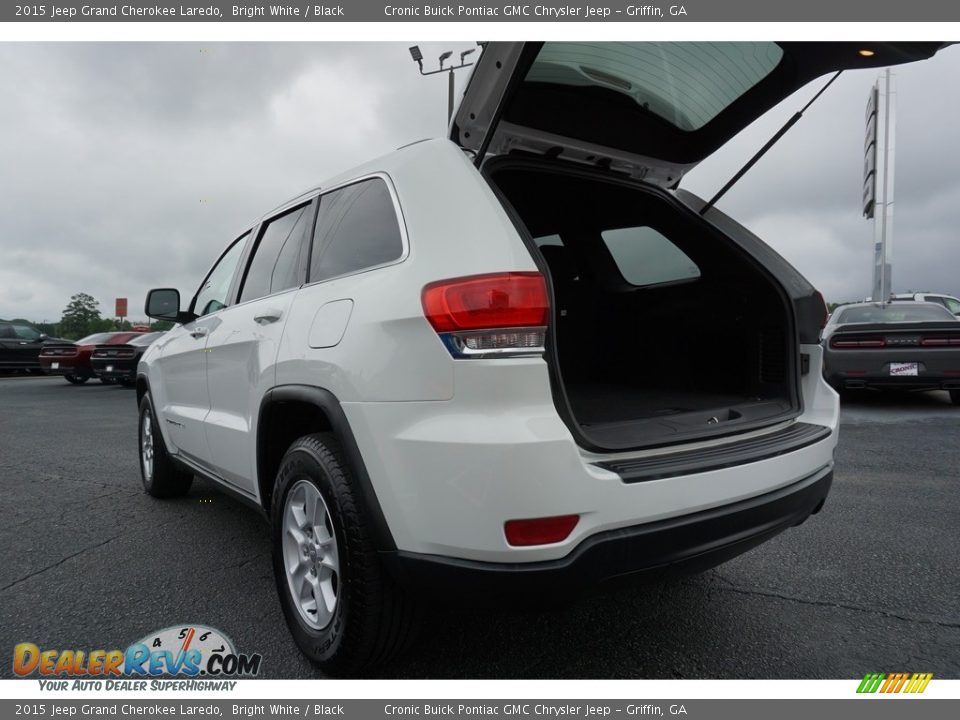 2015 Jeep Grand Cherokee Laredo Bright White / Black Photo #17
