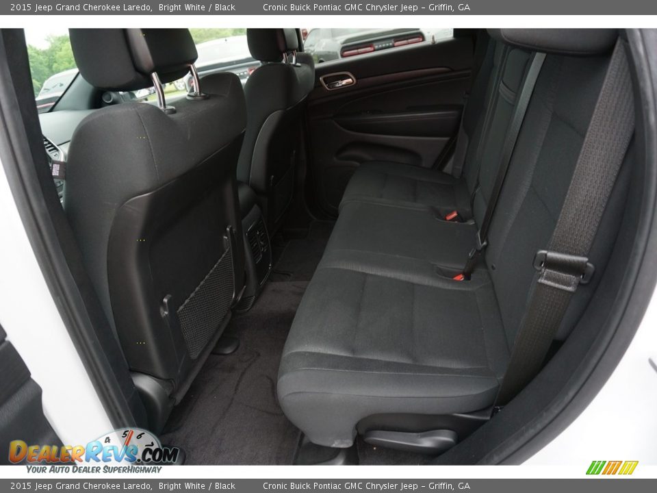 2015 Jeep Grand Cherokee Laredo Bright White / Black Photo #18