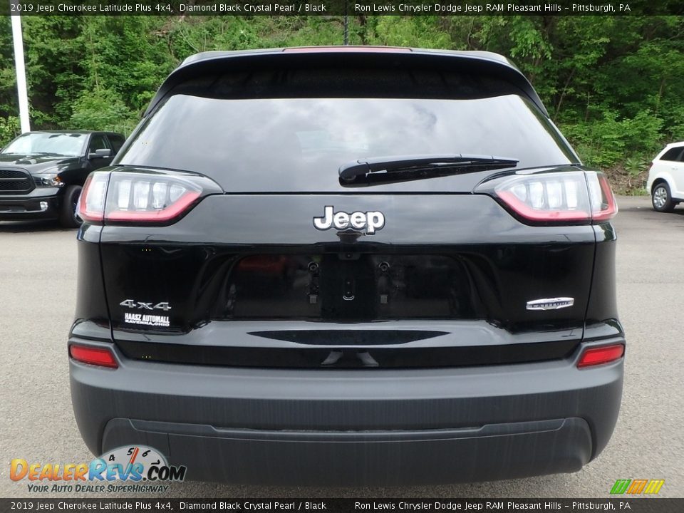 2019 Jeep Cherokee Latitude Plus 4x4 Diamond Black Crystal Pearl / Black Photo #4