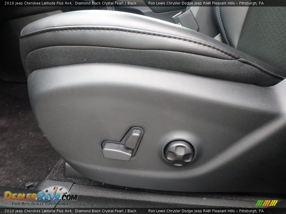 2019 Jeep Cherokee Latitude Plus 4x4 Diamond Black Crystal Pearl / Black Photo #15