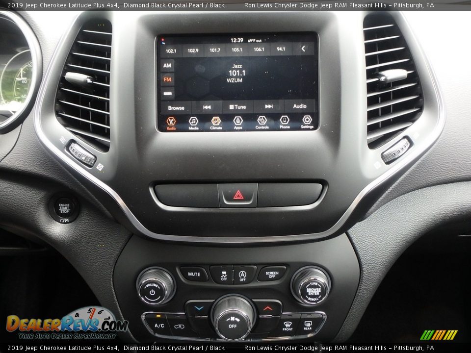2019 Jeep Cherokee Latitude Plus 4x4 Diamond Black Crystal Pearl / Black Photo #16