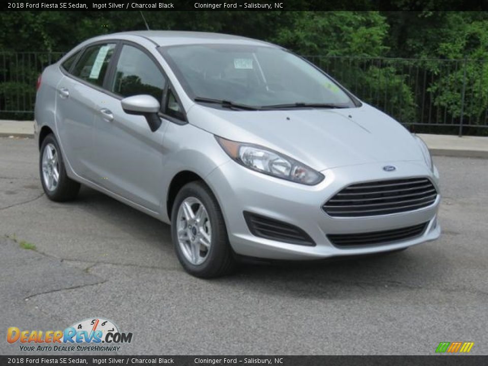 2018 Ford Fiesta SE Sedan Ingot Silver / Charcoal Black Photo #1