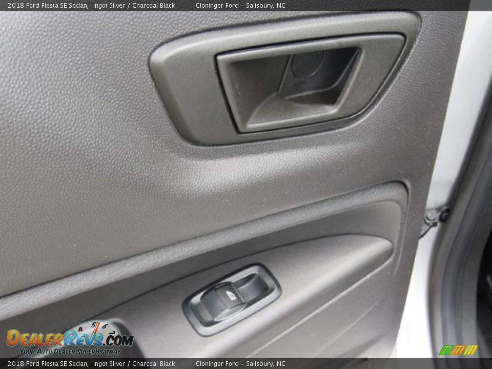 2018 Ford Fiesta SE Sedan Ingot Silver / Charcoal Black Photo #6