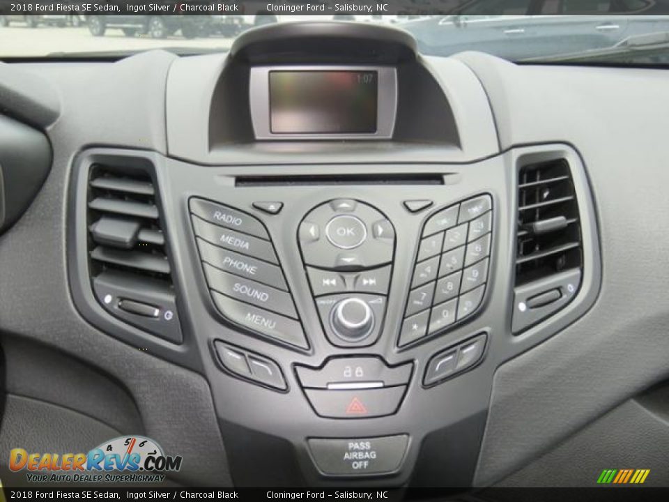 2018 Ford Fiesta SE Sedan Ingot Silver / Charcoal Black Photo #8