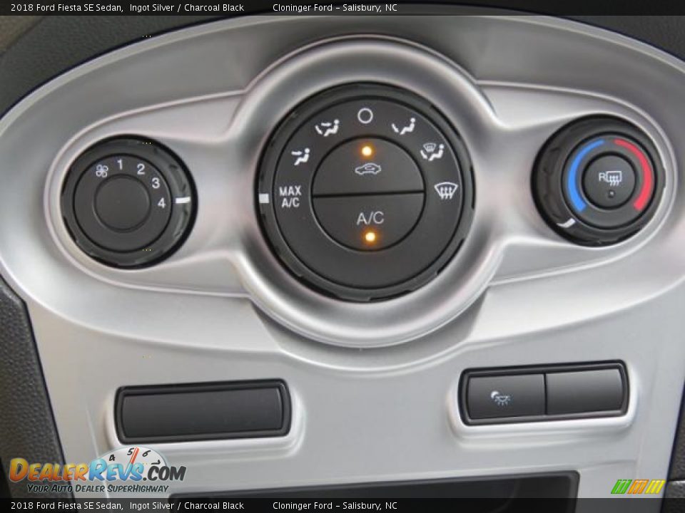 2018 Ford Fiesta SE Sedan Ingot Silver / Charcoal Black Photo #10