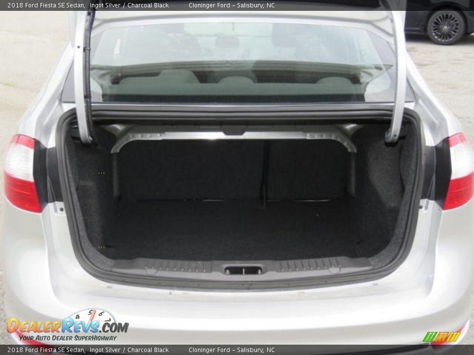 2018 Ford Fiesta SE Sedan Ingot Silver / Charcoal Black Photo #17