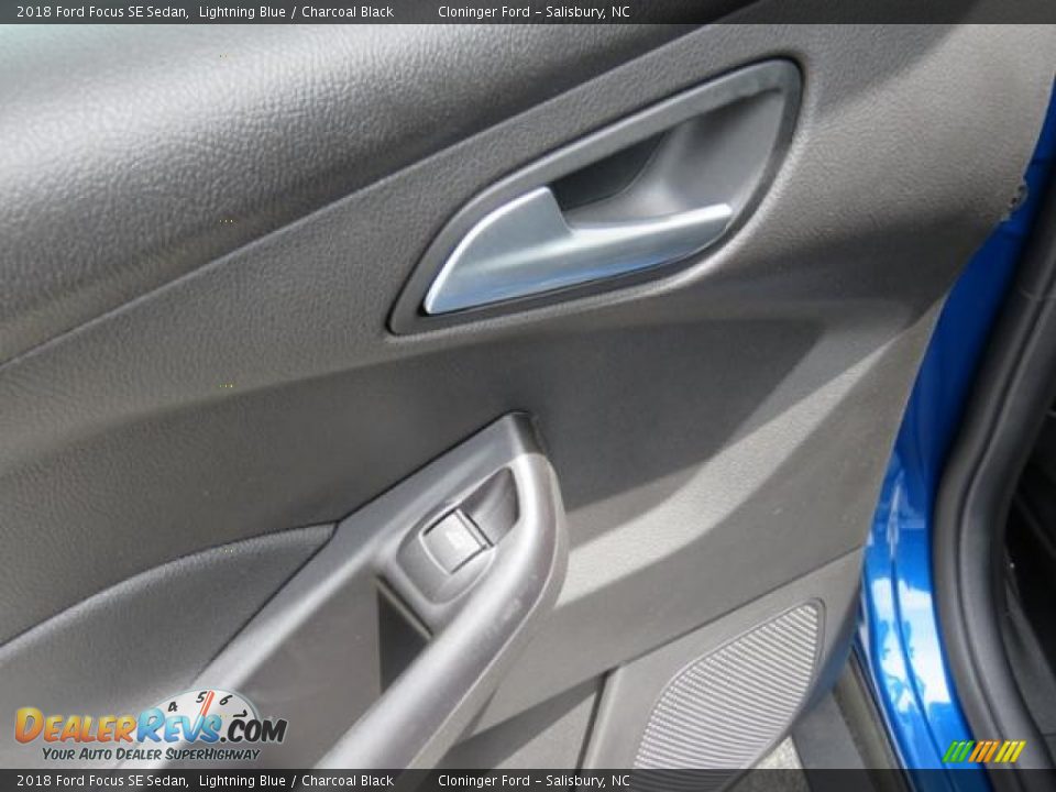 2018 Ford Focus SE Sedan Lightning Blue / Charcoal Black Photo #6