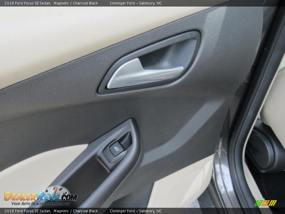 2018 Ford Focus SE Sedan Magnetic / Charcoal Black Photo #6