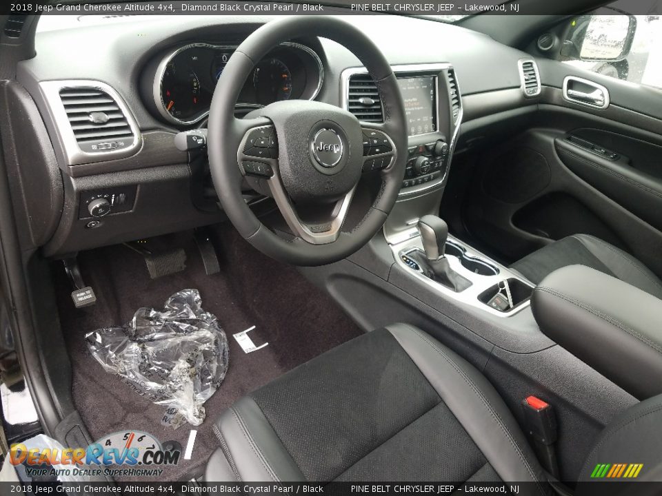2018 Jeep Grand Cherokee Altitude 4x4 Diamond Black Crystal Pearl / Black Photo #7