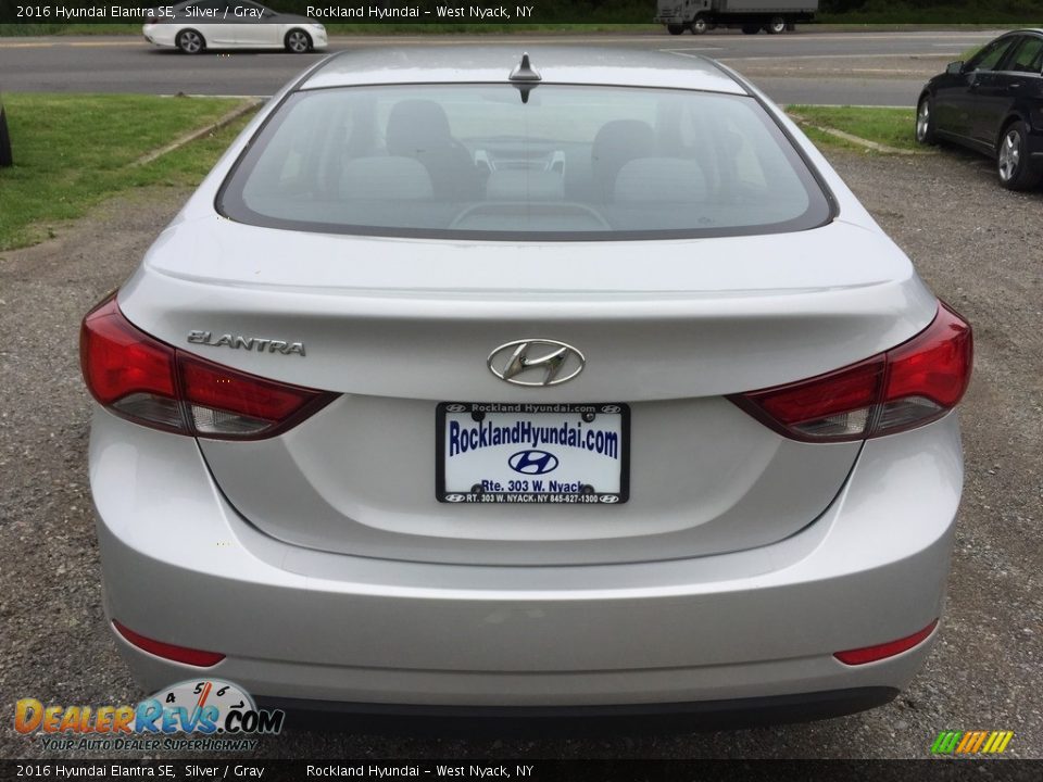 2016 Hyundai Elantra SE Silver / Gray Photo #5