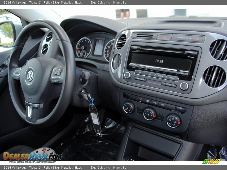 2014 Volkswagen Tiguan S Reflex Silver Metallic / Black Photo #17