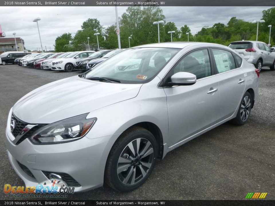 Front 3/4 View of 2018 Nissan Sentra SL Photo #8