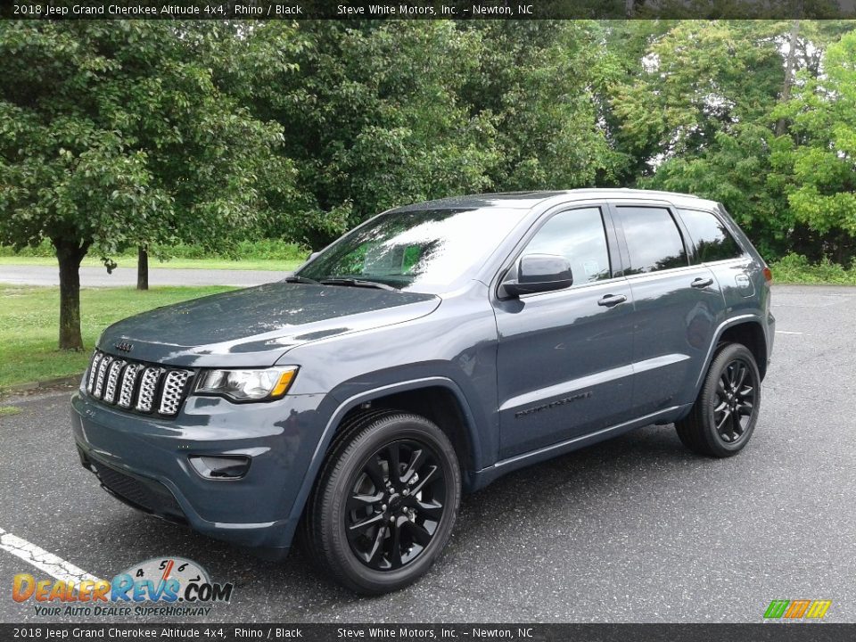 Front 3/4 View of 2018 Jeep Grand Cherokee Altitude 4x4 Photo #2