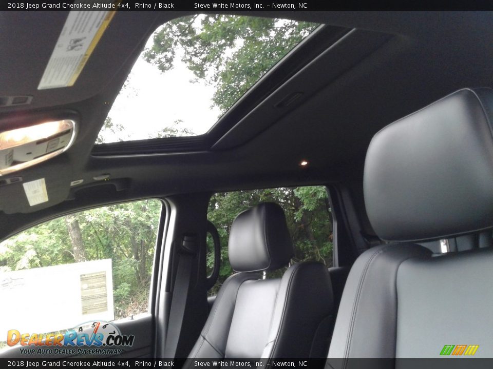 2018 Jeep Grand Cherokee Altitude 4x4 Rhino / Black Photo #31