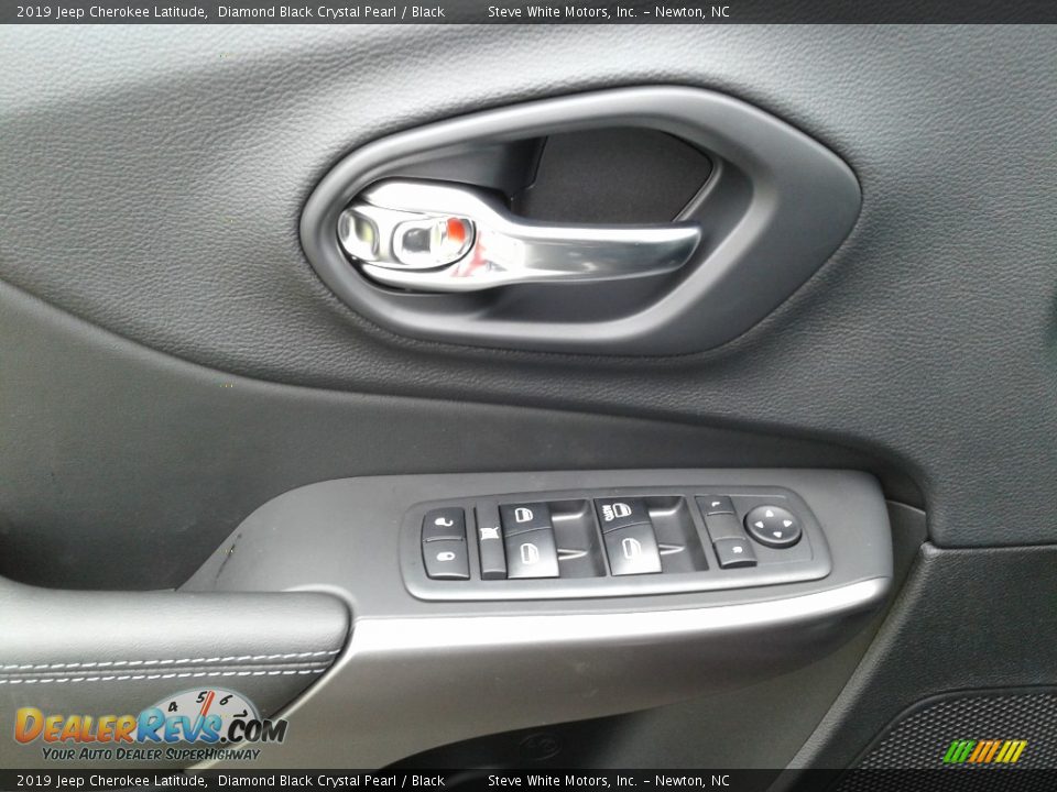 2019 Jeep Cherokee Latitude Diamond Black Crystal Pearl / Black Photo #9
