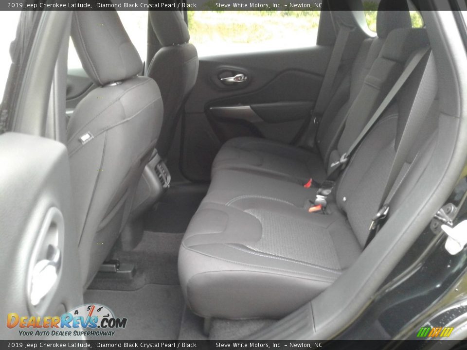 2019 Jeep Cherokee Latitude Diamond Black Crystal Pearl / Black Photo #11