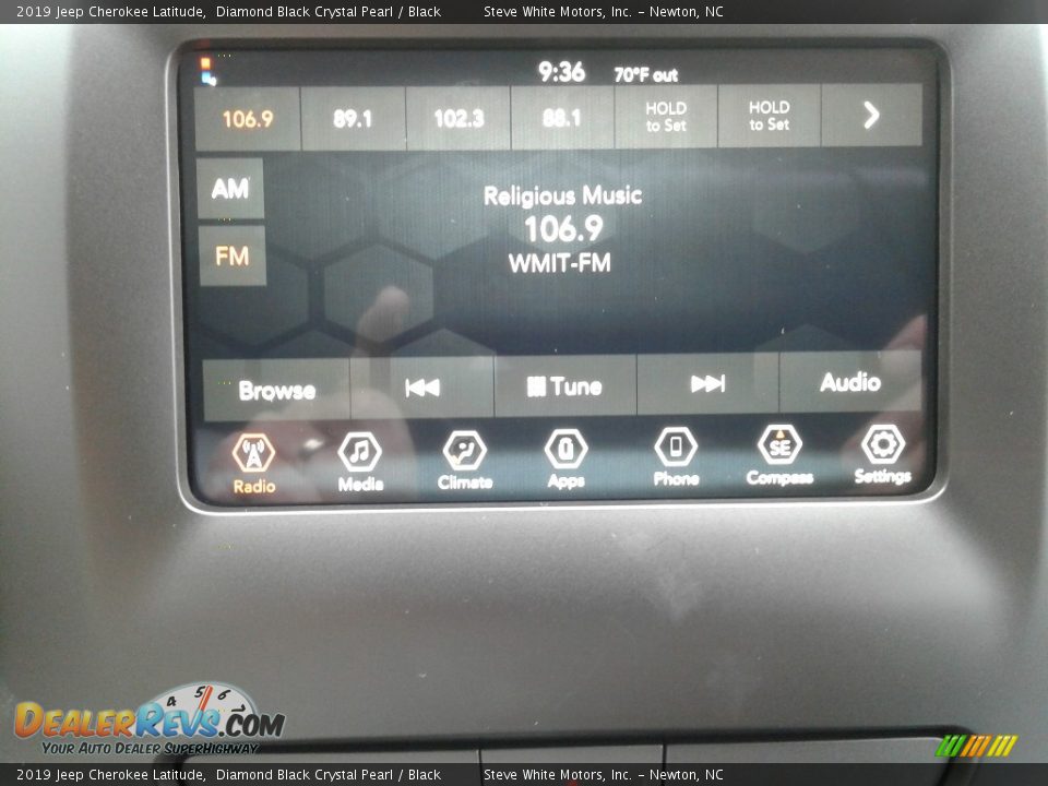 2019 Jeep Cherokee Latitude Diamond Black Crystal Pearl / Black Photo #18