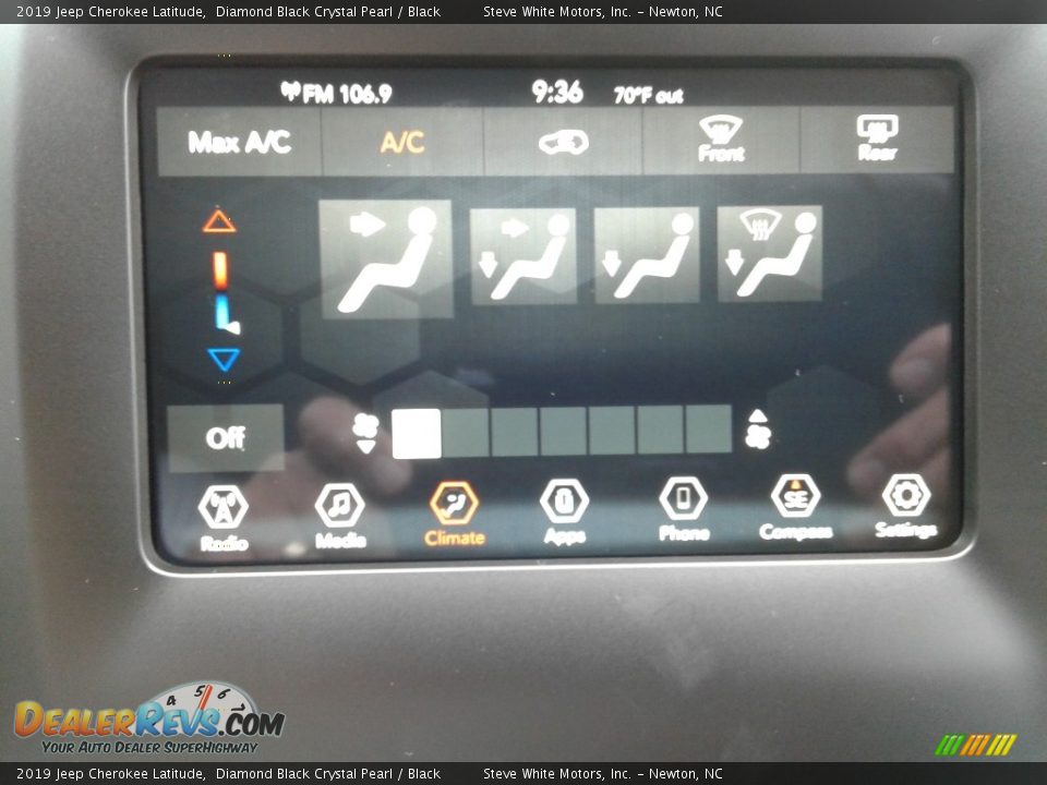 2019 Jeep Cherokee Latitude Diamond Black Crystal Pearl / Black Photo #19