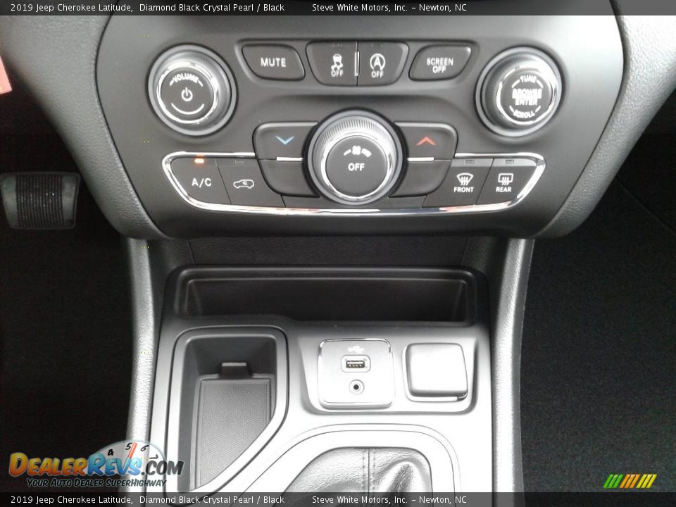 2019 Jeep Cherokee Latitude Diamond Black Crystal Pearl / Black Photo #22