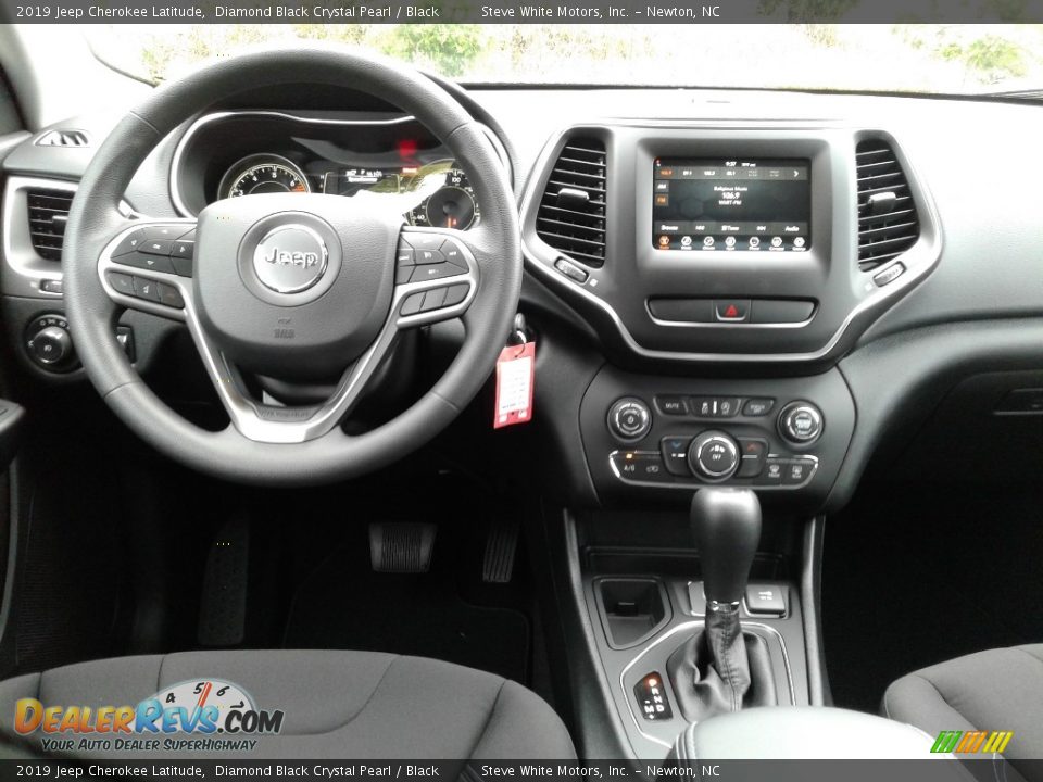 2019 Jeep Cherokee Latitude Diamond Black Crystal Pearl / Black Photo #23