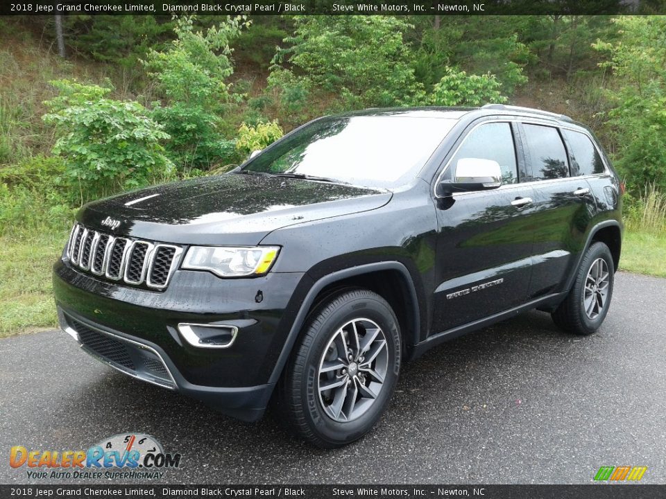 Front 3/4 View of 2018 Jeep Grand Cherokee Limited Photo #2