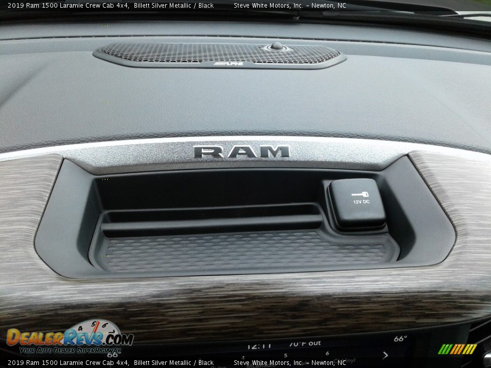 2019 Ram 1500 Laramie Crew Cab 4x4 Billett Silver Metallic / Black Photo #33