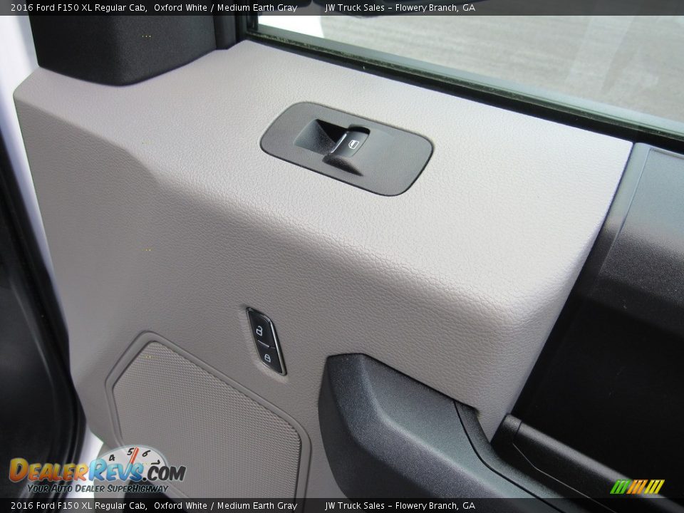 2016 Ford F150 XL Regular Cab Oxford White / Medium Earth Gray Photo #8