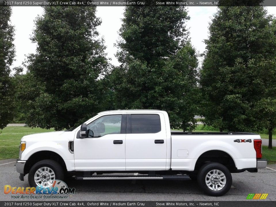 2017 Ford F250 Super Duty XLT Crew Cab 4x4 Oxford White / Medium Earth Gray Photo #1